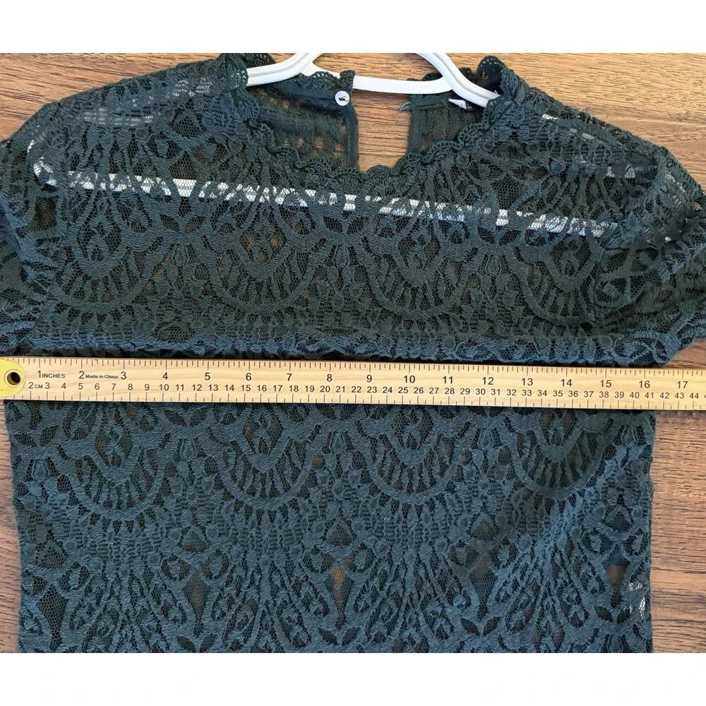 Zara Basic Collection Green Lace Blouse Size Small Sheer Scalloped Top